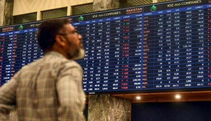 اسٹاک مارکیٹ، اتار چڑھاؤ کے دوران سرمایہ کاروں کی خریداری، 793 پوائنٹس کا اضافہ