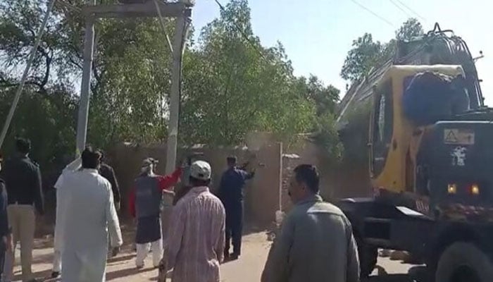 سچل فارم ہاؤس پر 15 مسلح ملزمان کا دھاوا، 5 لاکھ روپے اور قیمتی سامان لوٹ کر فرار