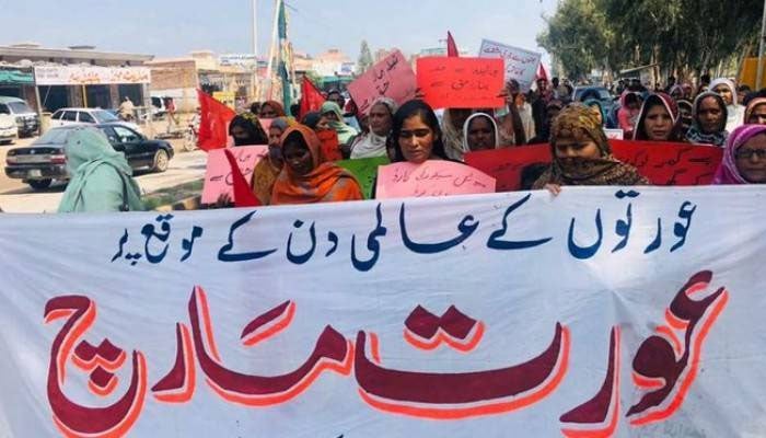 عورت مارچ کے منتظمین نے ڈی آئی جی ساؤتھ  سے ان کے آفس میں ملاقات کی