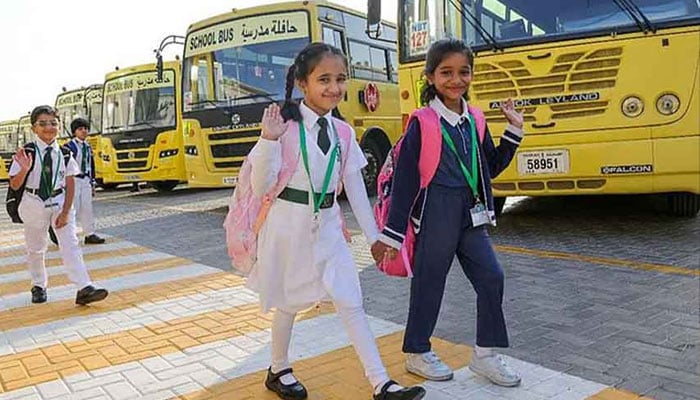 عرب امارات میں آج سے اسکولوں میں دوبارہ روایتی کلاسز بحال