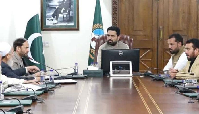 پشاور، دہشتگردوں کی معاونت کرنیوالے سرکاری ملازمین کیخلاف کارروائی کا فیصلہ