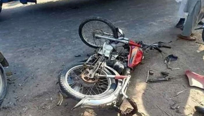 سپر ہائی وے، ٹریلر کی ٹکر سے موٹر سائیکل سوار نوجوان جاں بحق، 2 زخمی