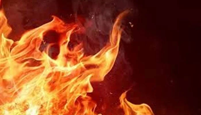 نیوکراچی، گھر میں آ گ لگنےسے جھلس کر شوہر جاں بحق، بیوی زخمی