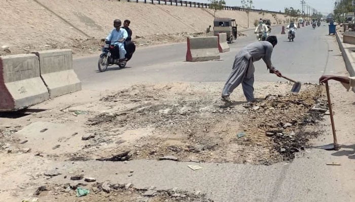 مرزا آدم خان روڈ لیاری کی تعمیر رکنے سے لاگت 1 ارب سے تجاوز کرگئی