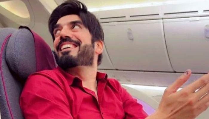 اسپنر عثمان طارق انگلینڈ روانہ ہوگئے