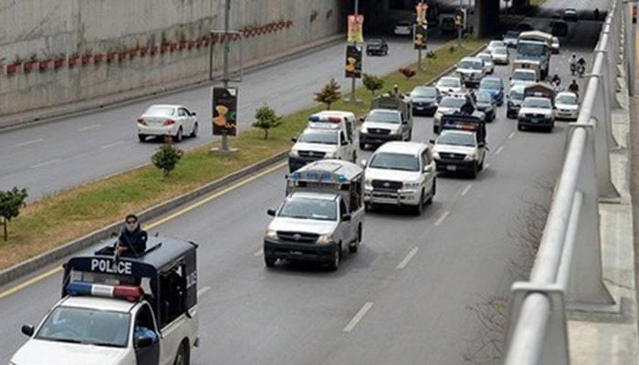 تنگ آکر شہریوں نے وی آئی پی پروٹوکول توڑنا شروع کردیا
