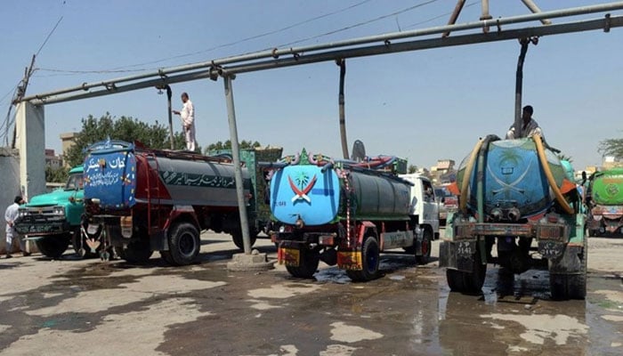 کراچی کو پانی فراہم کرنے والی لائن نمبر 5 دھماکے سے پھٹ گئی، فراہمی معطل
