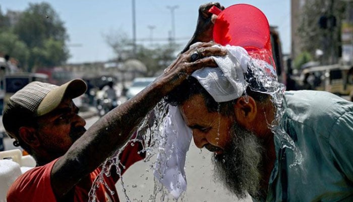 سندھ میں ہیٹ ویو کا خدشہ، درجہ حرارت 50 ڈگری تک جانے کا امکان