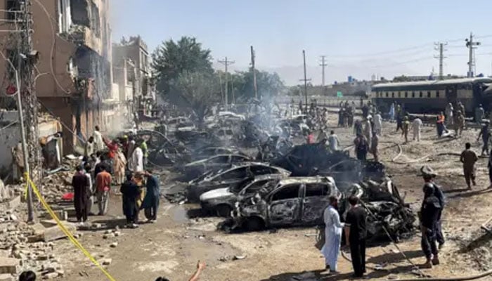 کوئٹہ میں مسافر ٹرین پر خودکش دھماکا، خالد مقبول، فارق ستار، عشرت العباد کا اظہار افسوس