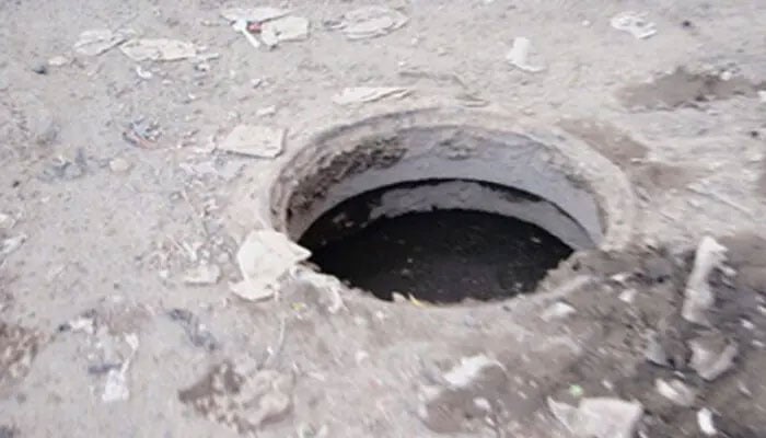 گٹر میں گر کر بچی کی ہلاکت، چیئرمین و دیگر کیخلاف مقدمہ درج کرنے کا حکم