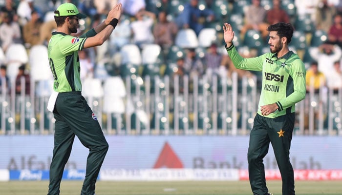 عرفات منہاس ون ڈے ڈیبیو پر پانچ وکٹیں لینے والے پہلے پاکستانی بولر بن گئے