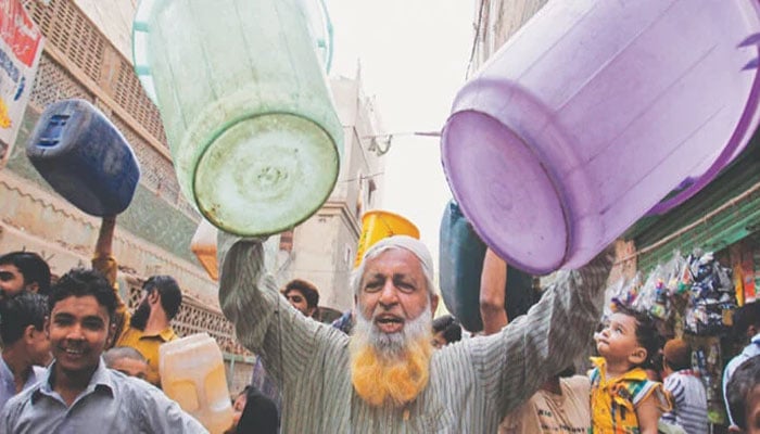 نارتھ کراچی میں پانی کی عدم فراہمی، علاقہ مکینوں کا احتجاج