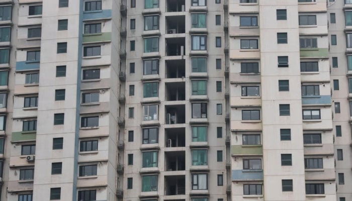 عمارت کی دوسری منزل سے گر کر ایک شخص جاں بحق