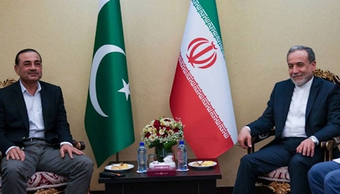 عراقچی کا فیلڈ مارشل اور ڈار کو فون