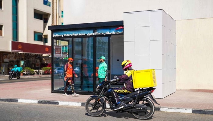 دبئی میں ڈیلیوری رائیڈرز کے لئے 40 ایئرکنڈیشنڈ آرام گاہیں قائم