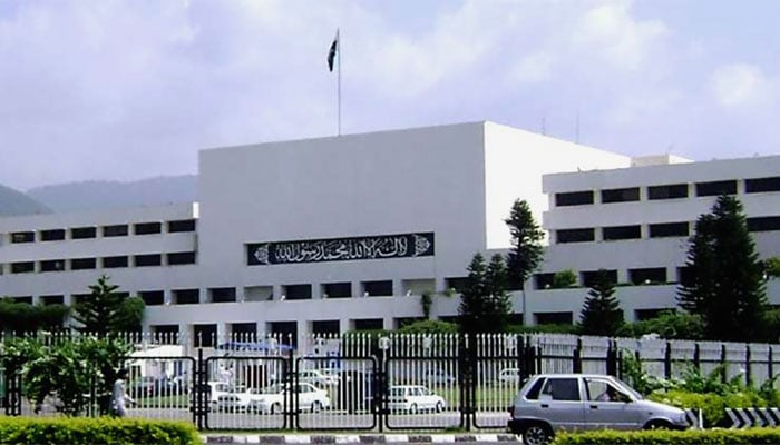 نامعلوم گاڑی کے پارلیمنٹ ہاؤس میں داخلے پر مقدمہ درج