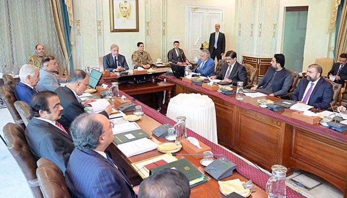 ترقیاتی بجٹ، 1046 ارب کی کمی، PSDP ایک ہزار ارب، شرح ترقی 4 فیصد مقرر، دفاع اور داخلہ کے سوا کوئی نیا ترقیاتی منصوبہ شروع نہیں ہوگا، احسن اقبال