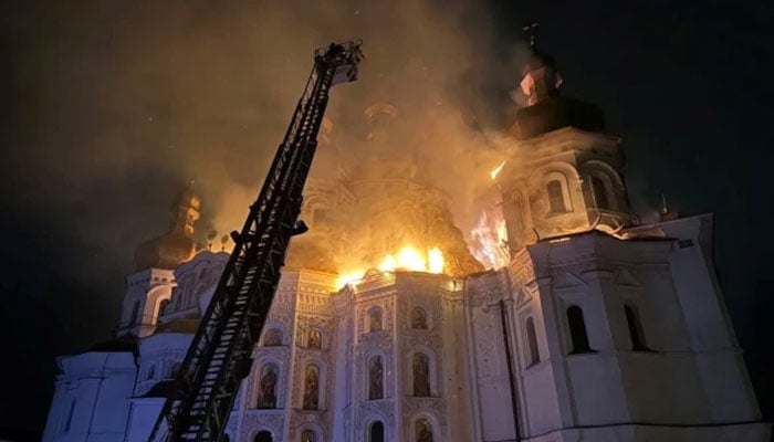 یوکرین، روسی حملوں میں 10 ہلاک، ہزار سال پرانی تاریخی خانقاہ کو شدید نقصان