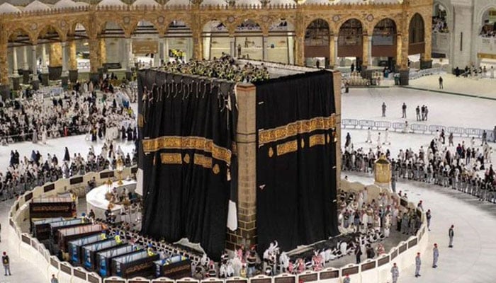 سعودی عرب میں آج یکم محرم غلاف کعبہ تبدیل کردیا گیا
