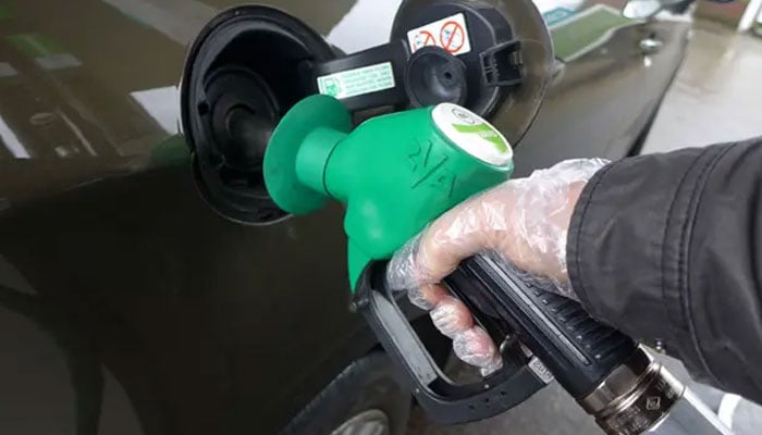 امن کا فائدہ، ہرمز معاہدے کےبعد تیل اور گیس کی  قیمتیں گر  گئیں، مہنگائی کم