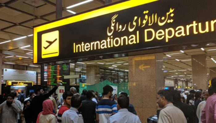 چین جانے والے مسافر سے  بھاری مالیت کی غیر ملکی کرنسی برآمد