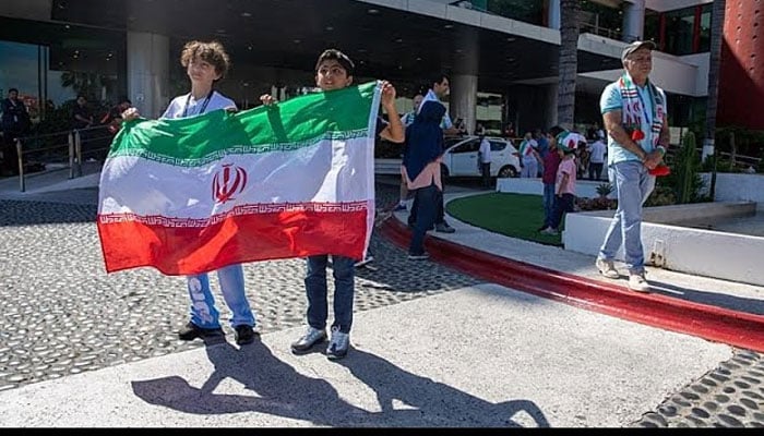 ورلڈ کپ سے باہر ہونے پر میکسیکن شائقین کا ایران کو جذباتی الوداع