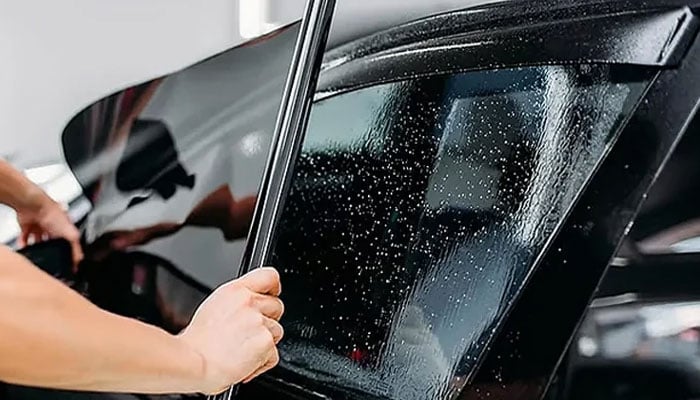 عمان میں گاڑی کے شیشوں کو ٹنِٹ  کرنے سے متعلق اہم فیصلہ