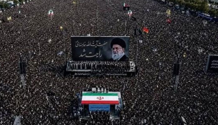 خامنہ ای کا جلوس جنازہ رواں دواں، لاکھوں شریک، معاہدہ ہوگا یا پھر کام تمام، ٹرمپ