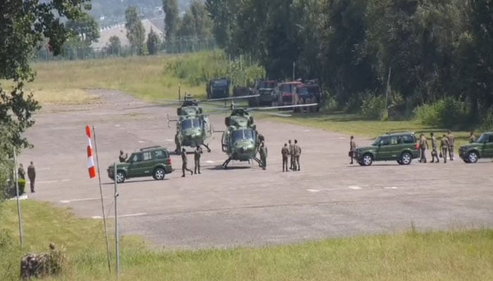 بھارتی آرمی چیف کا مقبوضہ کشمیر میں ایل او سی سے ملحقہ حساس علاقوں کا دورہ
