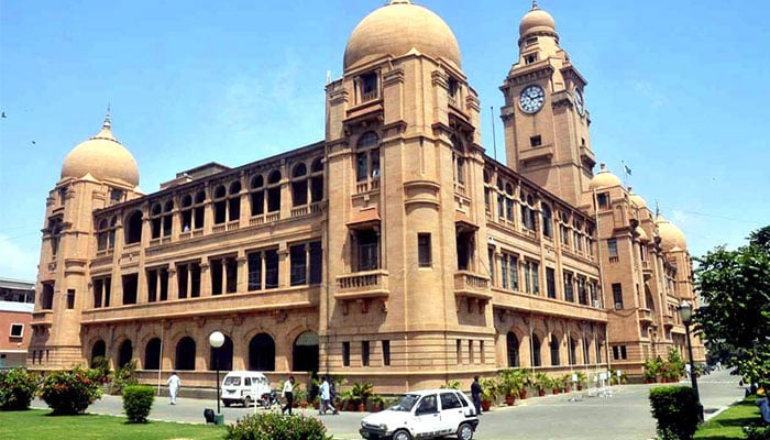 کے ایم سی افسران کا کے ڈی اے میں تبادلوں کا آغاز