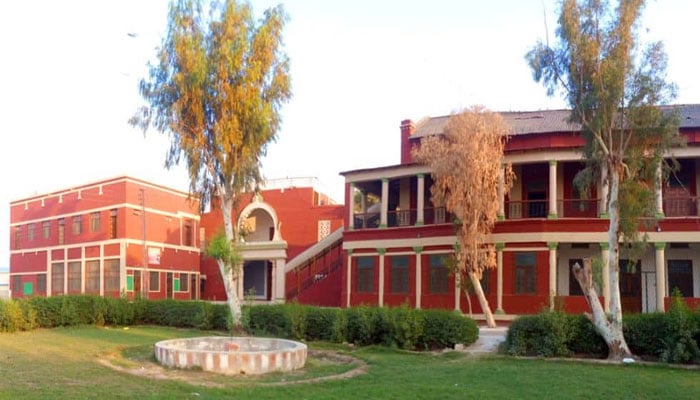 گورنمنٹ کالج یونیورسٹی حیدرآباد میں لیکچرارز کی بھرتی کیلئے تحریری امتحان کا کامیاب انعقاد