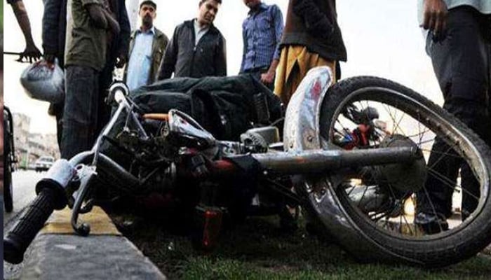 نیا ناظم آباد کے قریب ٹریفک حادثے میں موٹر سائیکل سوار نو عمر لڑکا جاں بحق