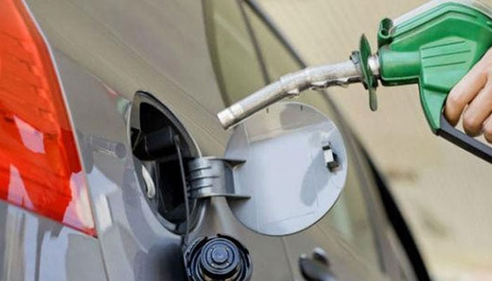 حکومت کا ایندھن کی قیمتوں کا روزانہ کی بنیاد پر تعین کا فیصلہ متوقع