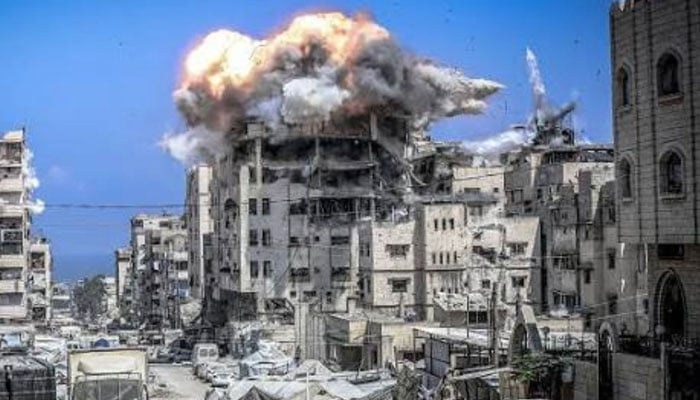 غزہ میں اسرائیلی حملے، ماں باپ اور بیٹی سمیت 12 فلسطینی شہید