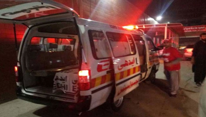 تیز رفتار ٹریلر سڑک کنارے کھڑے دوسرے ٹریلر سے جا ٹکرایا، ڈرائیو ہلاک