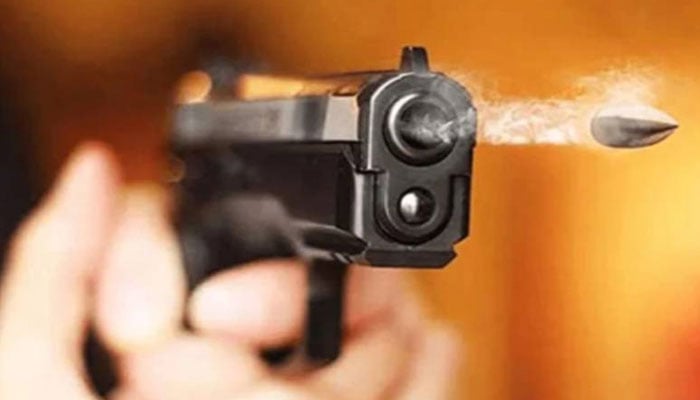 نارتھ کراچی میں نامعلوم ملزمان کی رکشا پر فائرنگ، باپ اور بیٹا زخمی