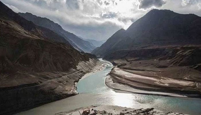 بھارت سے پاکستان میں داخل ہونیوالے دریائے چناب میں پانی کی مسلسل کمی