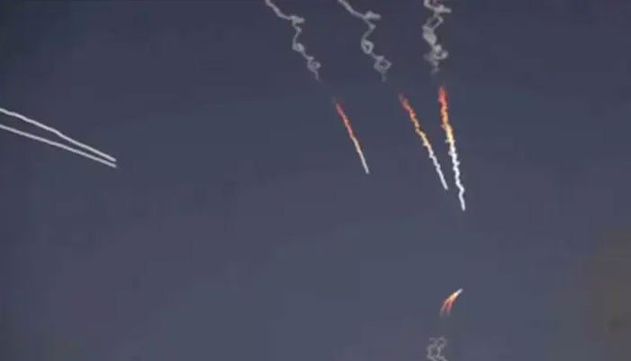 امریکا کے جنوبی ایران میں پل، بجلی گھر، ایئرپورٹ، ریلوے اسٹیشن پر حملے، 8 افراد شہید، لڑائی بند، مذاکرات شروع کریں، پاک چین اپیل