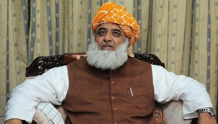 میری کردار کشی کی جارہی ہے، سن لیں، ڈرونگا نہ سرنڈر کرونگا، فضل الرحمٰن