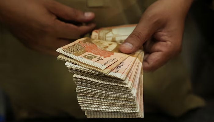 پاکستان نے امریکا سے 10 ارب ڈالر کے زرمبادلہ استحکام فنڈ کیلئے درخواست کردی