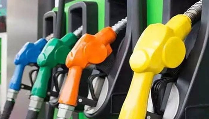 پٹرولیم مصنوعات کی قیمتوں میں روزانہ ردوبدل، عوام پر اضافی مالی بوجھ