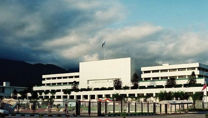 ارکان پارلیمنٹ کو گاڑی میں مفت کالے شیشے لگانے کی اجازت دینے کی تجویز