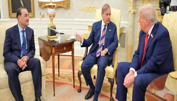 ٹرمپ، عاصم منیر اور شہباز شریف کے درمیان مضبوط رابطہ موجود