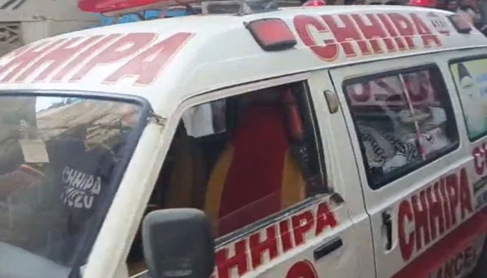 تیز رفتار ٹرک نے موٹرسائیکل سواروں کو کچل ڈالا، چچا بھتیجا سمیت 3 افراد جاں بحق