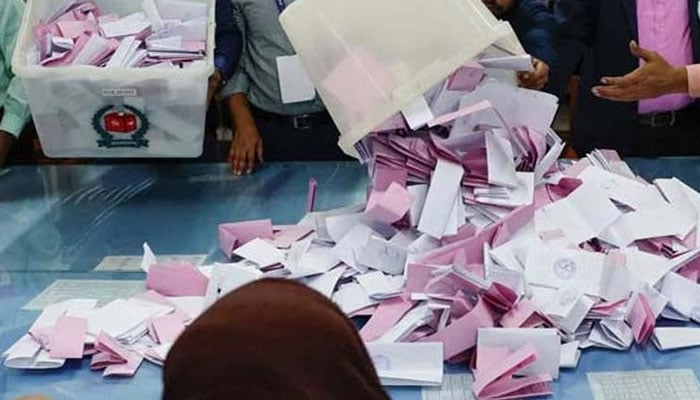 آزاد کشمیر انتخابات کا پہلا مرحلہ، ن لیگ 7 نشستوں کیساتھ فاتح، پی پی 3  پر کامیاب، تصادم، جھڑپیں، پی پی کارکن ہلاک