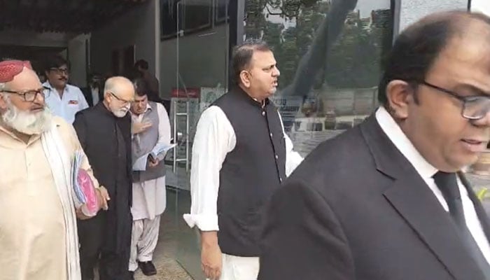 نیشنل ڈائیلاگ کمیٹی کا عمران اور بشریٰ سے جیل ملاقات کیلئے اسلام آباد ہائیکورٹ سے رجوع