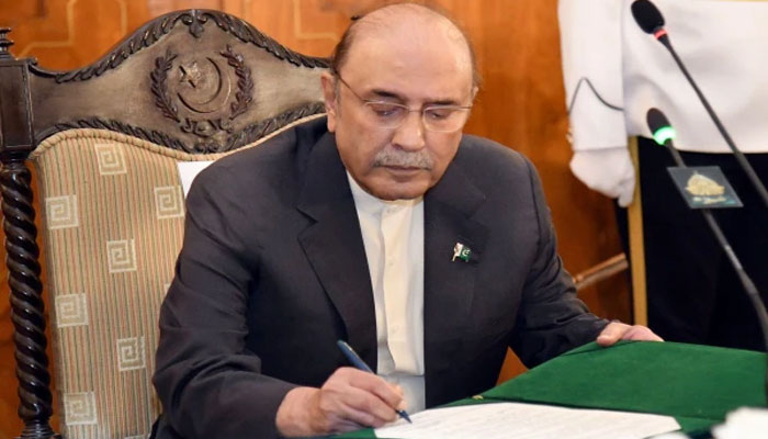چیف جسٹس سمیت ججوں کی تنخواہوں اور مراعات میں اضافہ، صدر نے وفاقی حکومت کی سفارش پر سمری کی منظوری دیدی