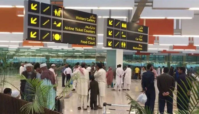 اسلام آباد، کراچی نجی پرواز کے عملے کی خاتون مسافر سے بدسلوکی
