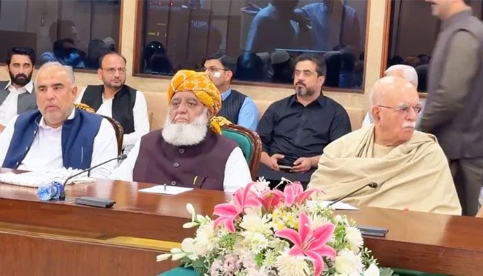 متحدہ اپوزیشن کا پہلا پارلیمانی اجلاس، قانون سازی تک محدود رکھنے کا اعلان