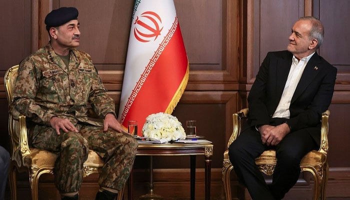 فیلڈ مارشل کا دورہ ایران مثبت قرار، اہم سفارتی کامیابیاں، نتائج جلد سامنے آنا شروع ہوجائیں گے، صدر پزشکیان